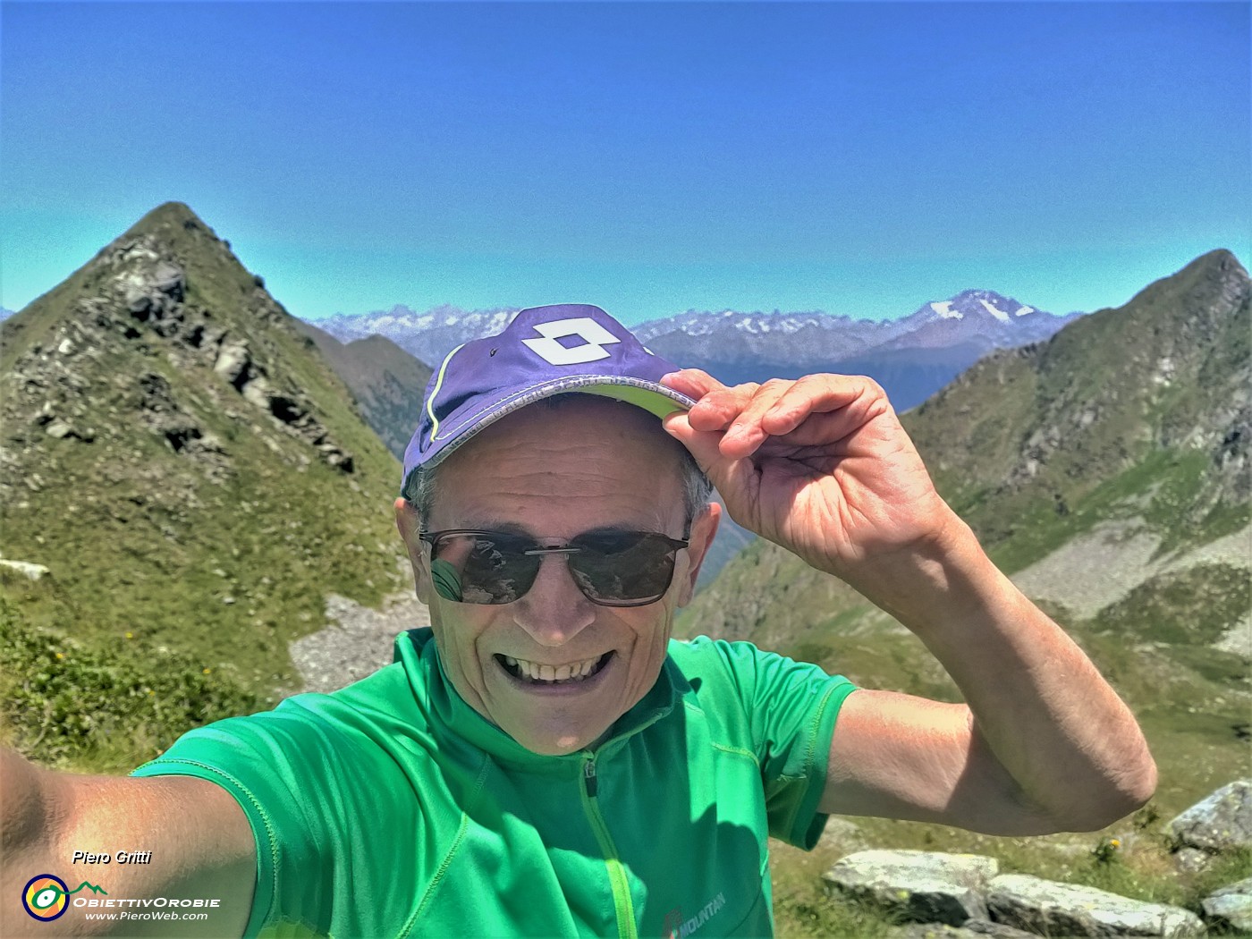 44 Dalla Bocchetta di Budria (2216 m) con Pizzo del Vento a dx e Alpi Retiche sullo sfondo.jpg